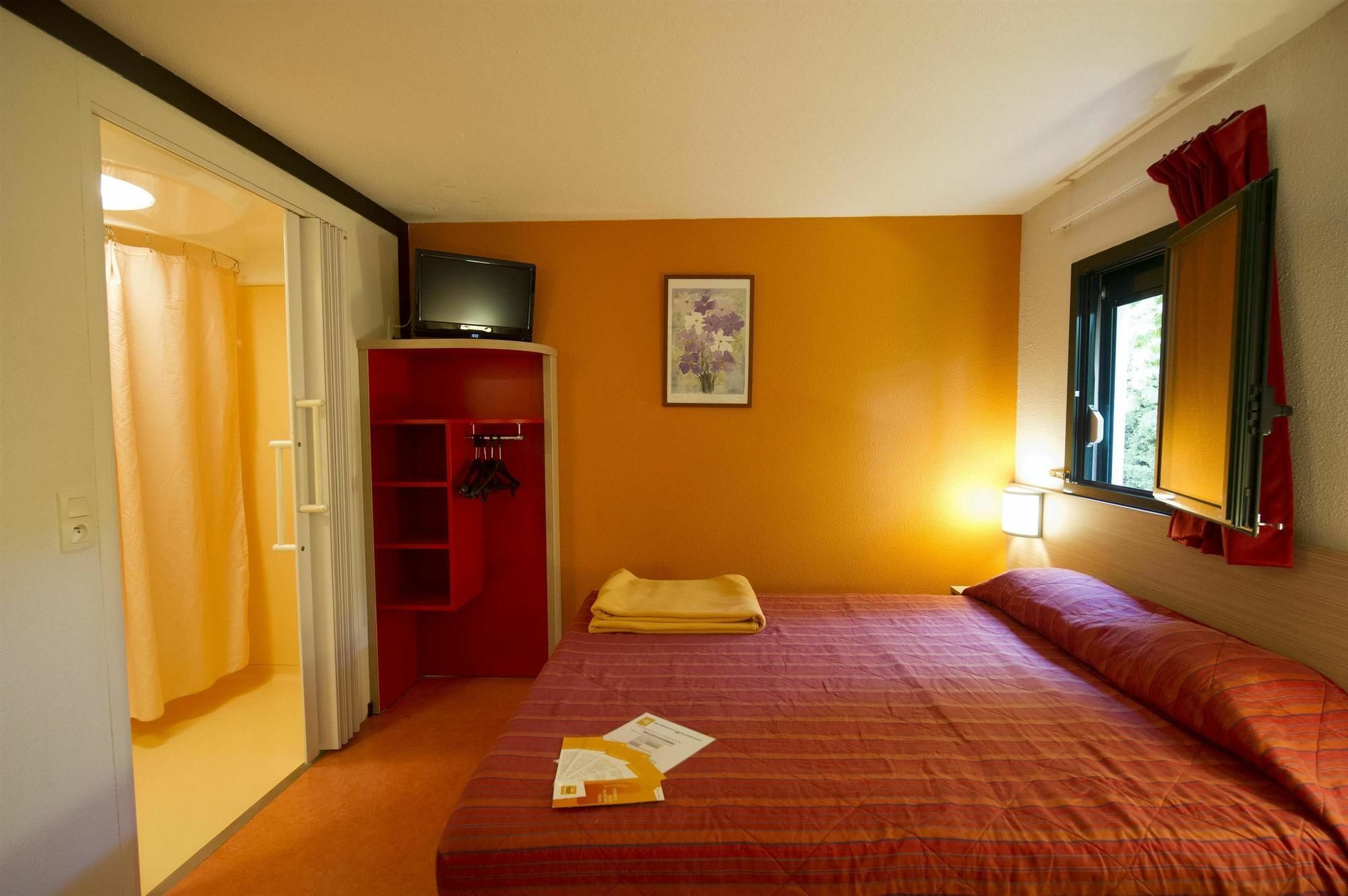 โรงแรมเพอร์มิแยร์ กลาส ออร์เลอองส์ อูแอส ลา ชาแปลล์ แซงท์ เมสแมง ลาชาแปล-แซ็งต์-เมส์แม็ง ภายนอก รูปภาพ